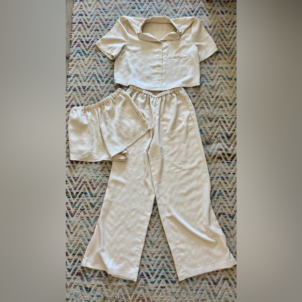Fabletics Flourish Pajama 3 Piece Set in Tapioca